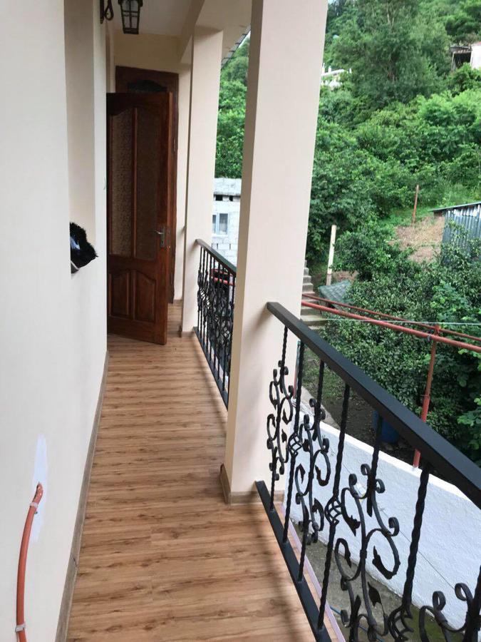 Lela'S Guest House Batumi Esterno foto