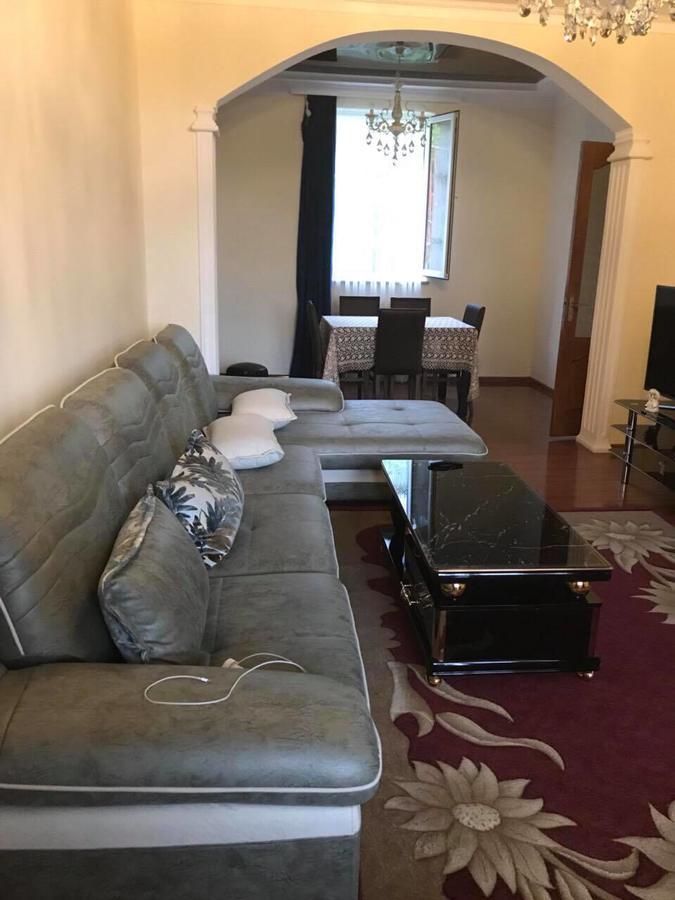 Lela'S Guest House Batumi Esterno foto