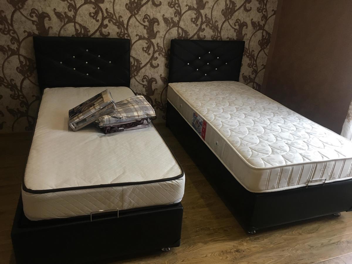 Lela'S Guest House Batumi Esterno foto