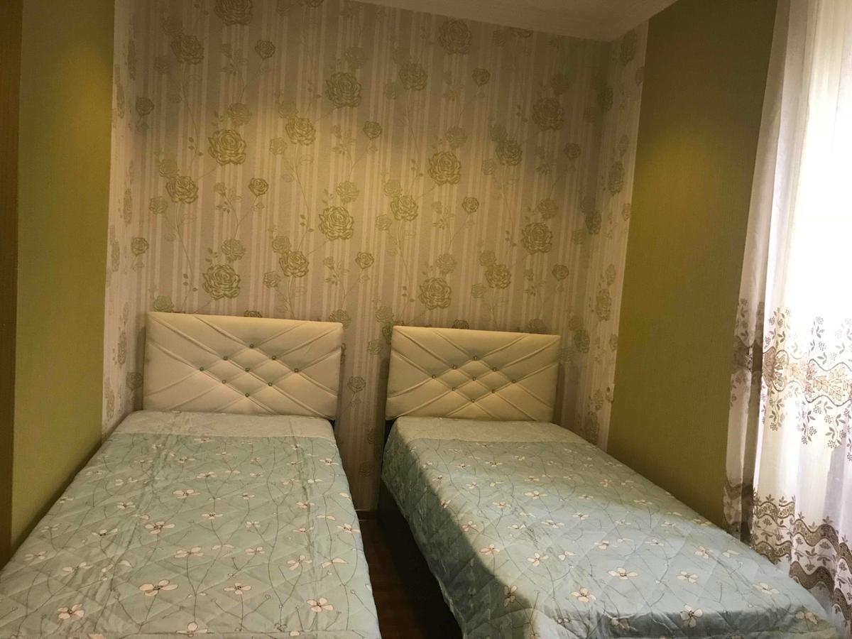 Lela'S Guest House Batumi Esterno foto